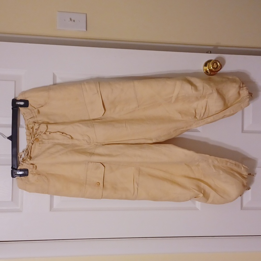 Miskeen, sz 40, (US sz 14) 100% linen crop pants in muted yellow.